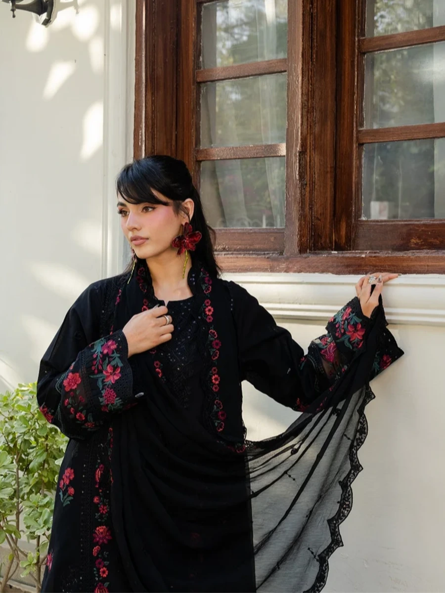 EMBROIDERED LAWN FORMAL SUIT 3 PC