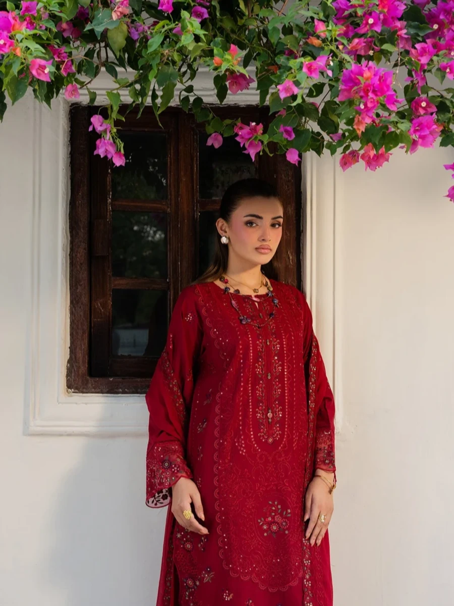 EMBROIDERED LAWN SUIT 3 PC