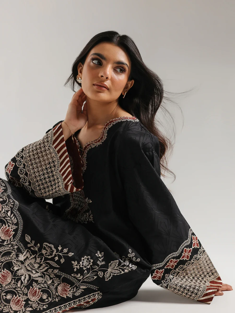 EMBROIDERED SUIT 2 PC
